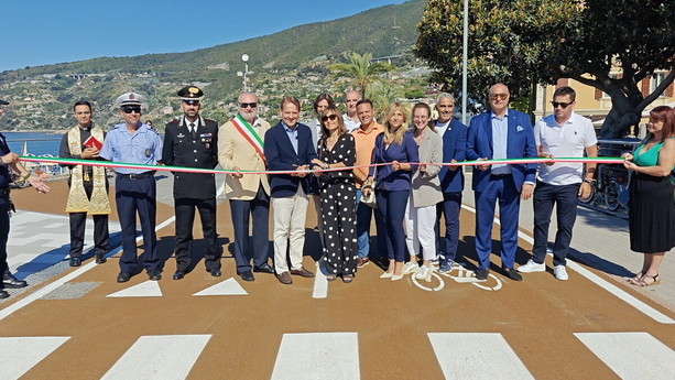 Ospedaletti, inaugurato il completamento della pista ciclopedonale: ora la ciclovia è continua fino ad Andora (Foto e Video) Ospedaletti, inaugurato il completamento della pista ciclopedonale: ora la ciclovia è continua fino ad Andora (Foto e Video)