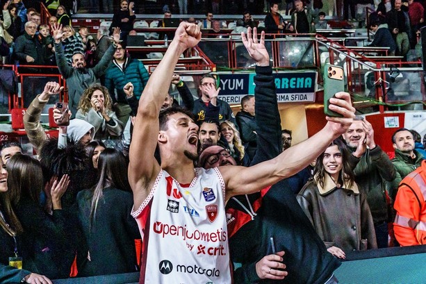 FOTOGALLERY - Una squadra diversa. E allora è qui la festa