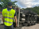 Tir si ribalta in A7 tra Busalla e Bolzaneto, morto l’autista: tratto chiuso e traffico bloccato