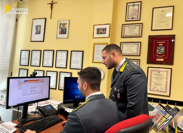 Compensi non dichiarati per oltre 1 milione di euro: professionista savonese nei guai