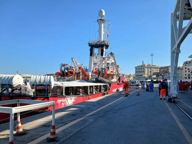 Open Arms, dopo lo sbarco a Savona la maggior parte degli 85 migranti trasferita in Piemonte e nelle altre province liguri Open Arms, dopo lo sbarco a Savona la maggior parte degli 85 migranti trasferita in Piemonte e nelle altre province liguri