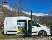 Cerca di rubare 1000 litri di gasolio e, scoperto, scappa rovesciandone 200 litri a terra: denunciato un 48 enne