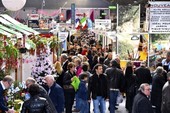 La Fiera Internazionale di Nizza compie 80 anni e torna agli anni ’80: dieci giorni di festa tra nostalgia e novità La Fiera Internazionale di Nizza compie 80 anni e torna agli anni ’80: dieci giorni di festa tra nostalgia e novità