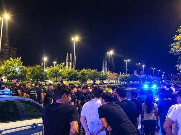 Investito mentre scappa da un controllo antidroga, scoppia la tensione in corso Principe Oddone Investito mentre scappa da un controllo antidroga, scoppia la tensione in corso Principe Oddone