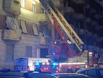 Brucia un palazzo di 5 piani in via Leini: edificio evacuato e due persone ferite per le ustioni Brucia un palazzo di 5 piani in via Leini: edificio evacuato e due persone ferite per le ustioni
