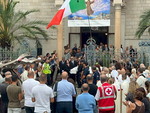 L’ultima carezza a Bea: Bordighera si ferma, poi l’accompagna nel vento e nel silenzio (Foto e video) L’ultima carezza a Bea: Bordighera si ferma, poi l’accompagna nel vento e nel silenzio (Foto e video)