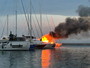 Yacht in fiamme a Portosole, prende quota l'ipotesi del corto circuito: l'imbarcazione trasferita in un'area di sicurezza