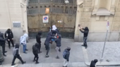 Occupazioni e disordini a Torino: assalto con passamontagna e maschere di carnevale a Sella e Bosso Monti, un minore arrestato