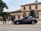 Cerca di soffocare la mamma per una bolletta: 33enne in manette per tentato omicidio