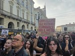 Dalle bollette e benzina alle stelle: in piazza Castello la protesta della gente che chiede un freno al carovita [FOTO]
