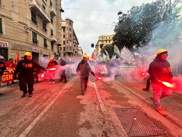 Ex Ilva, operaio di 26 anni muore a Taranto: scatta lo sciopero di 24 ore anche a Genova Ex Ilva, operaio di 26 anni muore a Taranto: scatta lo sciopero di 24 ore anche a Genova