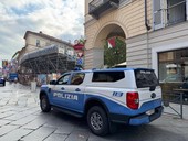 Asti, motociclista senza patente fermato dalla Polizia: raffica di irregolarità