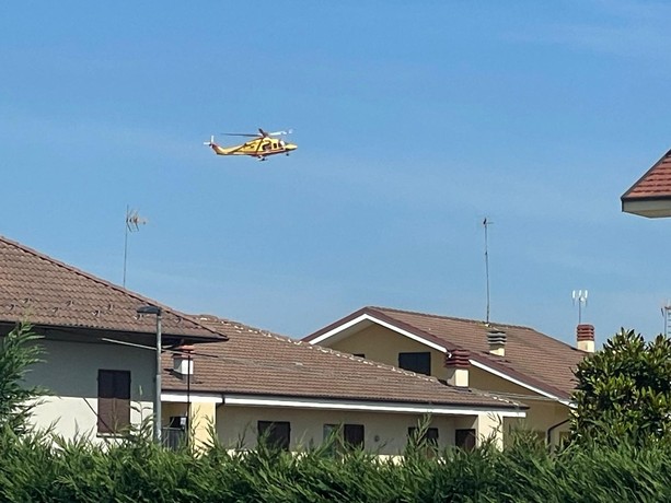 Donna di 70 cade dal quarto piano di un palazzo a Bra