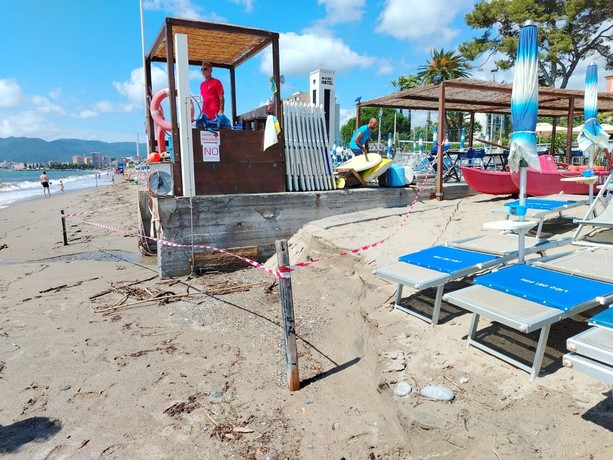 Savona, l'erosione dei rii mettono in ginocchio il &quot;Lido dei Pini&quot;: &quot;Se avesse continuato a piovere per un'altra ora ci saremo ritrovati senza spiaggia&quot; (FOTO)