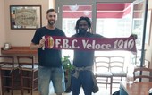 Calciomercato | Colpo Veloce, Fonjock ritrova in granata Guarco: "Qui per lui, vogliamo essere un riferimento per i giovani della squadra" Calciomercato | Colpo Veloce, Fonjock ritrova in granata Guarco: "Qui per lui, vogliamo essere un riferimento per i giovani della squadra"