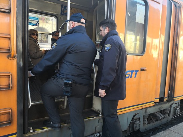 Nel 2025 più controlli sui bus ai furbetti senza biglietto: la linea 2 quella con più &quot;portoghesi&quot;. Gtt ora pensa alle bodycam