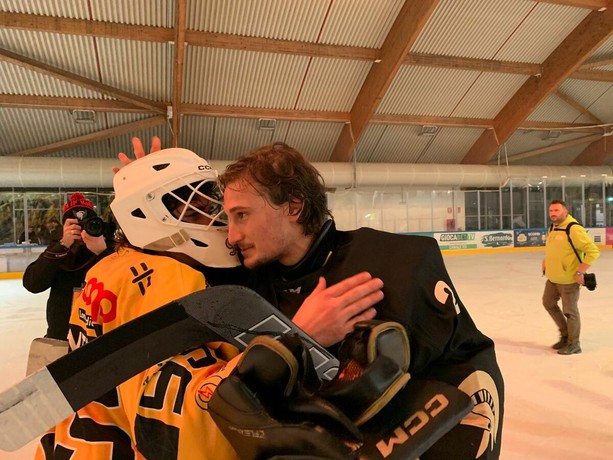 FOTO. Pippo Matonti &quot;figlio&quot; di Varese, Bastille figlio dell'hockey: 3-0 all'Aosta di Perla e primato