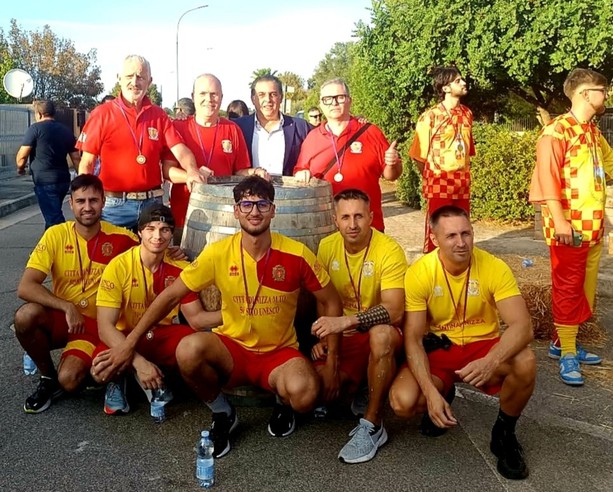 Nizza Monferrato conquista la Sardegna: gli spingitori nicesi trionfano al Palio delle botti [VIDEO]