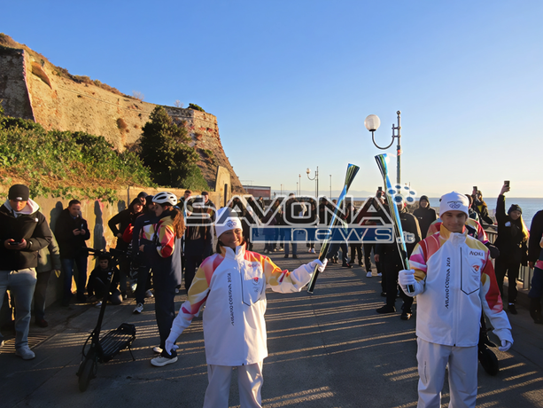 La fiaccola delle Olimpiadi di Milano-Cortina illumina Savona: il passaggio dei tedofori ferma la città (FOTO e VIDEO) La fiaccola delle Olimpiadi di Milano-Cortina illumina Savona: il passaggio dei tedofori ferma la città (FOTO e VIDEO)