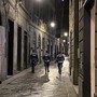 Centro storico, da lunedì controlli della Polizia Locale 24 ore su 24: presidi fissi e pattuglie nei vicoli