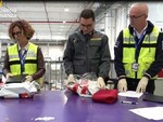 Borse e vestiti "taroccati" viaggiano in aereo. A Malpensa le Fiamme Gialle sequestrano oltre 7.000 capi contraffatti