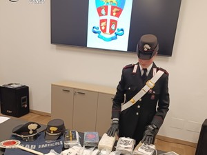 Cuneo, interrati in un orto 10 kg di cocaina pronta per essere immessa sul mercato