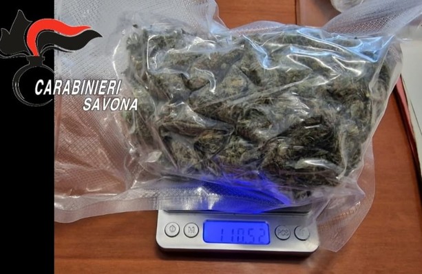 Nascondevano la droga nelle buste della spesa e usavano messaggistica criptata per eludere i controlli: i carabinieri arrestano 5 persone  (FOTO E VIDEO)