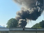 Incendio in un'azienda di Brissago Valtravaglia: colonna di fumo visibile a chilometri Incendio in un'azienda di Brissago Valtravaglia: colonna di fumo visibile a chilometri
