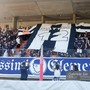 Calcio | Una maglia gigante per Mattia Nasca, uno striscione per Marco Pagliarino: l'omaggio dei tifosi del Savona Calcio | Una maglia gigante per Mattia Nasca, uno striscione per Marco Pagliarino: l'omaggio dei tifosi del Savona