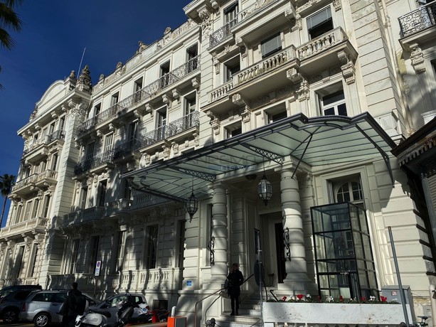 Festival di Sanremo: questa mattina fari puntati non sull'Ariston ma su palazzo Bellevue per l'arrivo delle buste