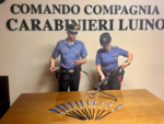 Violenta la compagna e picchia la cognata: arrestato. Nell'armadio i carabinieri gli trovano una balestra