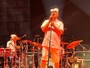 Elio e le Storie Tese conquistano piazza Galimberti: ironia, virtuosismo e migliaia di spettatori per il Cuneo Music Festival [Foto]