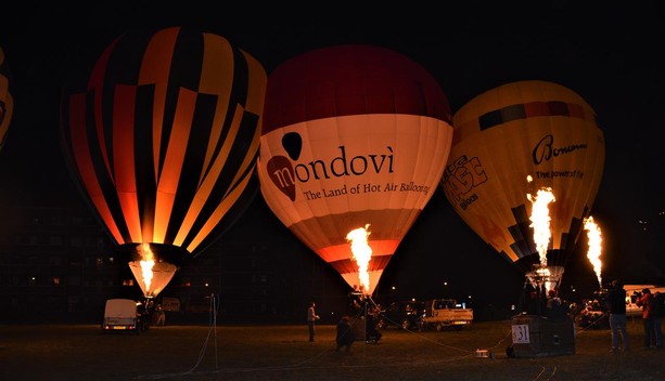 Feste patronali, spettacoli, fuochi d'artificio e night glow di mongolfiere: ecco alcune delle proposte per trascorrere la domenica in Granda