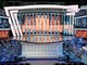 Festival di Sanremo 2026, Riccardo Bocchini firma una scenografia asimmetrica e tecnologica che annulla i confini del palco