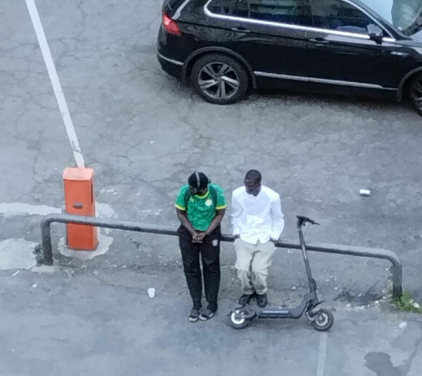 Lingotto, la rabbia dei residenti: “Spaccio e degrado sotto i portici”