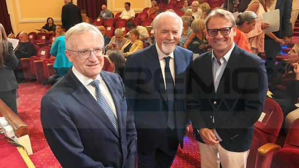 Grande pubblico al Casinò per il Premio Semeria: applausi per Ricci, Ercoli Finzi, Forte e Preziosi (Foto e Video) Grande pubblico al Casinò per il Premio Semeria: applausi per Ricci, Ercoli Finzi, Forte e Preziosi (Foto e Video)