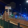 Sperona le auto in sosta e prova a fuggire. Fermato, rifiuta di fare l'alcol test
