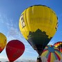Oltre trenta mongolfiere in volo sui cieli di Mondovì per il Raduno dell’Epifania [FOTO]