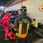 Auto tampona mini van fermo in avaria in galleria sulla 336: tre feriti, uno è grave. Motociclista in codice rosso a Luino Auto tampona mini van fermo in avaria in galleria sulla 336: tre feriti, uno è grave. Motociclista in codice rosso a Luino