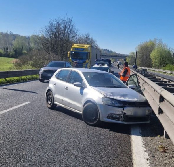 Scontro tra auto e autocarro sulla tangenziale di Asti: traffico in tilt, 7km di coda
