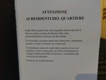 Volantini sui portoni di Pozzo Strada: "Attenzione ai furti in strada"