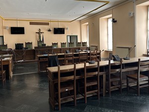 La iniziò alla cocaina quando era appena 15enne, poi anni di botte e controllo ossessivo da parte di quell’uomo di trent’anni più vecchio