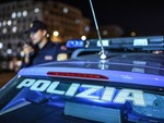 Sorpresi a rubare in casa: la polizia arresta due pregiudicati dopo un inseguimento Sorpresi a rubare in casa: la polizia arresta due pregiudicati dopo un inseguimento