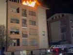 Paura in corso Casale per l'incendio di una mansarda