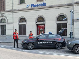 Pinerolo, 37enne arrestato in flagranza per estorsione Pinerolo, 37enne arrestato in flagranza per estorsione