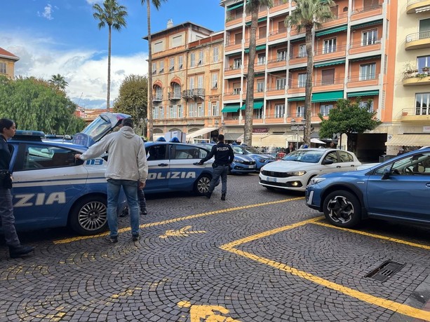 Ventimiglia, erano ricercati in ambito internazionale: la polizia arresta due latitanti (Foto e video)