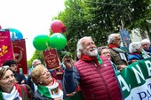 Per un “lavoro dignitoso”,  a Torino sfila il corteo del Primo Maggio in una città blindata