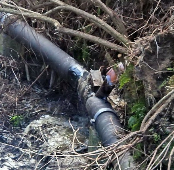 Rottura di una condotta fognaria a Sanremo, residenti esasperati: liquami finiscono nel torrente San Francesco (Foto e Video) Rottura di una condotta fognaria a Sanremo, residenti esasperati: liquami finiscono nel torrente San Francesco (Foto e Video)