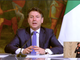 Conte firma un nuovo Decreto: "Subito 4,3 miliardi ai Comuni. I sindaci potranno aiutare i bisognosi" Conte firma un nuovo Decreto: "Subito 4,3 miliardi ai Comuni. I sindaci potranno aiutare i bisognosi"