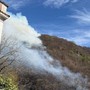 Incendio nei boschi sopra Laveno Mombello, in azione anche l'elicottero dei vigili del fuoco Incendio nei boschi sopra Laveno Mombello, in azione anche l'elicottero dei vigili del fuoco